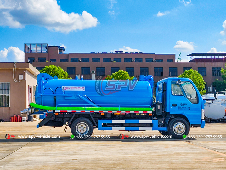 ISUZU 4,000 Litres Sewage Tank Truck - Right Side